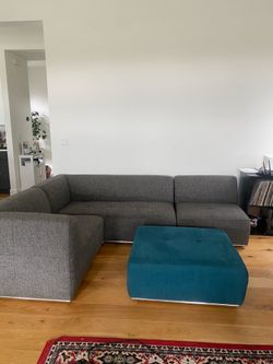 Modular 4 piece couch 🛋️ with ottoman