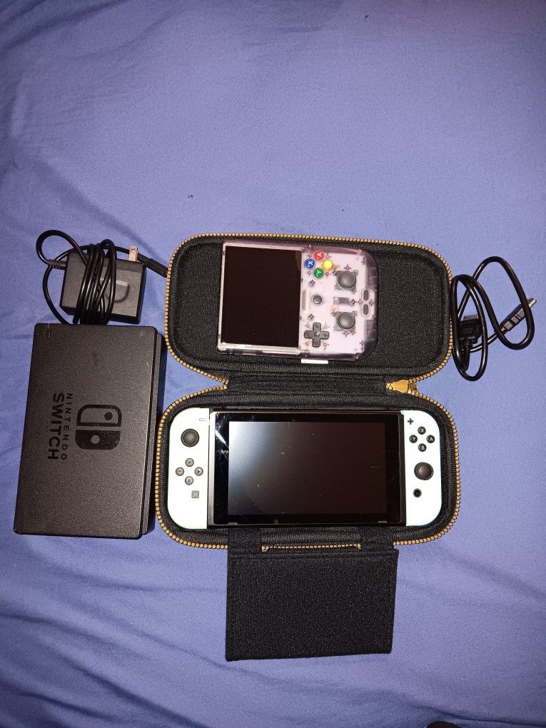 Nintendo Switch And Abernic RG405V