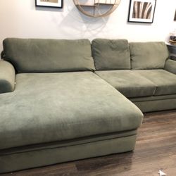 Couch - 2 Piece Sectional / FREE DELIVERY 🚚 