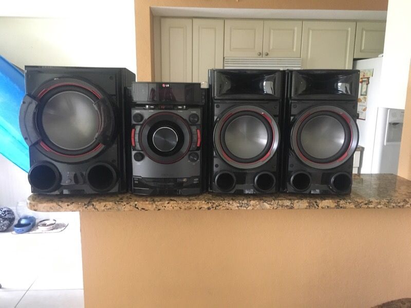 Sterio LG XMetal Bass bluetooth MP3 CD R/RW Disc.digital audio rigth and left usb