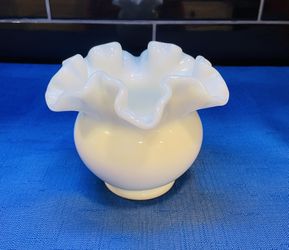 Vintage Classic Beauty! Fenton Round Double Crimped Vase 