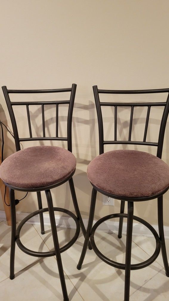2 bar stools