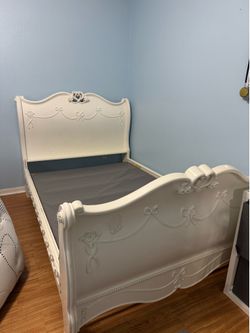 Full size bedroom set