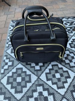 Stylish Steve Madden Rolling Travel Bag – Excellent Condition - $50
