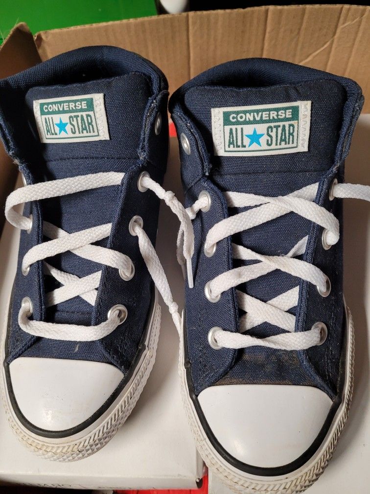 Boys Converse High Tops Sz 4