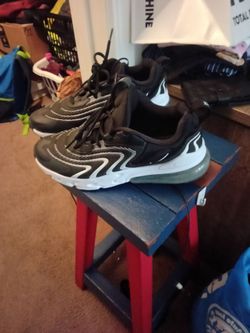 Nike Air Maxx size 7