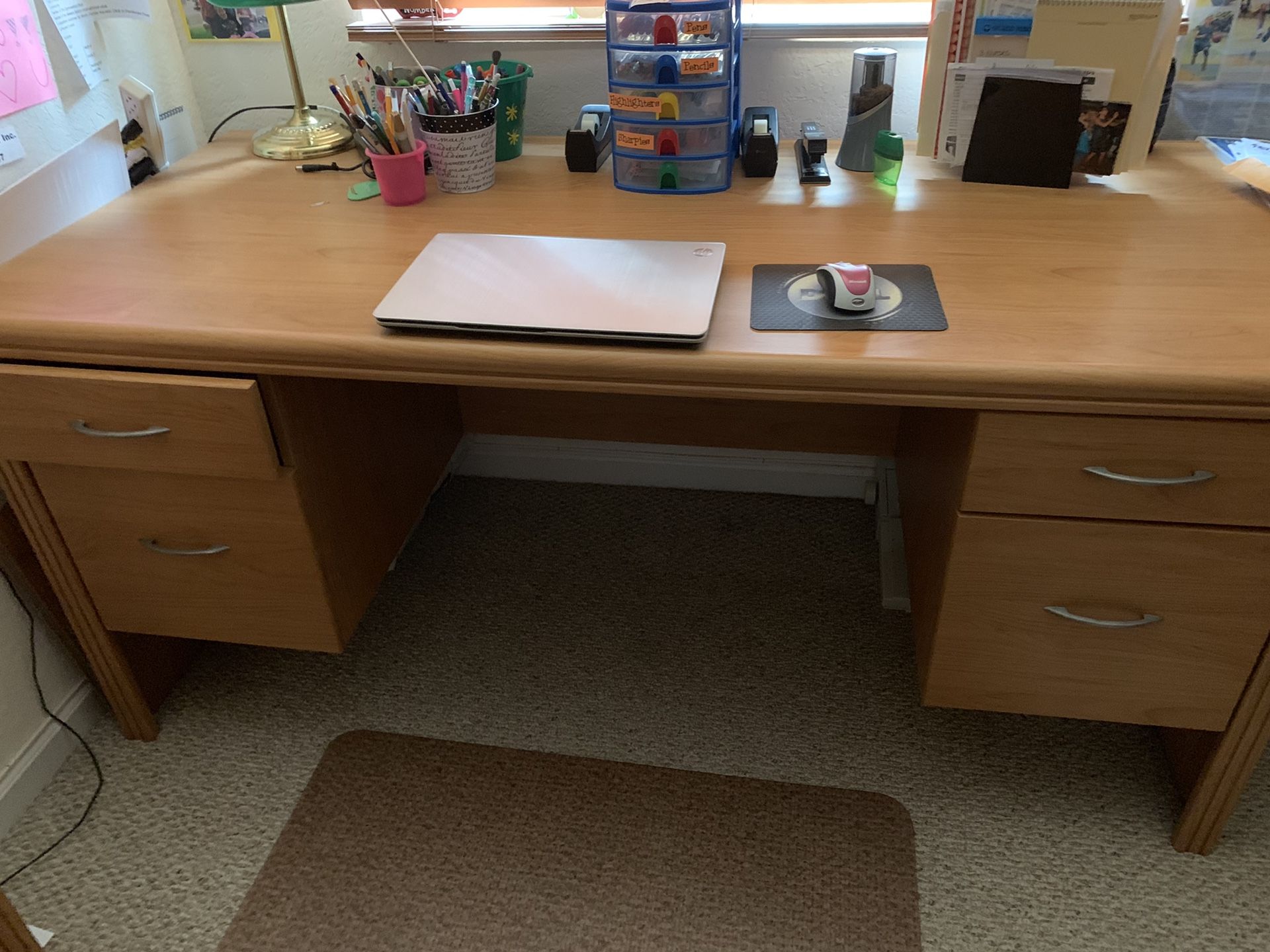 Desk with 2 large drawers for hanging folders