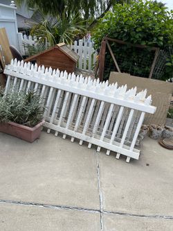 8 “  sections  of pvc fencing
