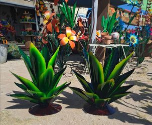Beautiful Metal Yard Art 🌵PLANTERS