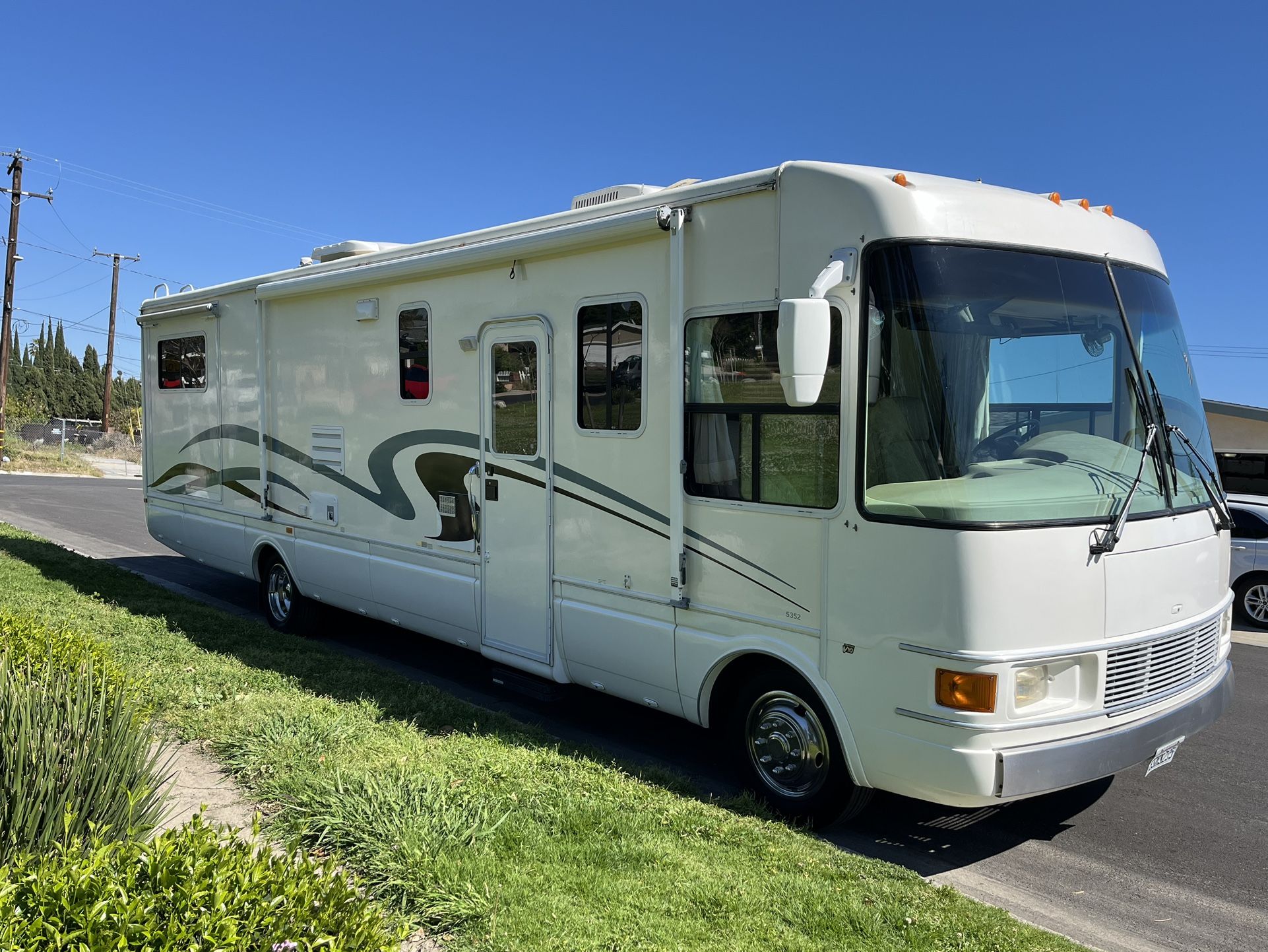 2001 National RV Dolphin 35’ class A double Slide MUST SEE….