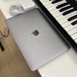 Macbook Pro M1 16GB Ram Final Cut Logic Pro Ableton Live Photoshop Premiere Office 