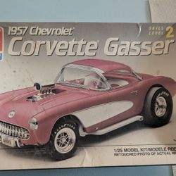 AMT ERTL 1957 CORVETTE 1/25 MODEL KIT