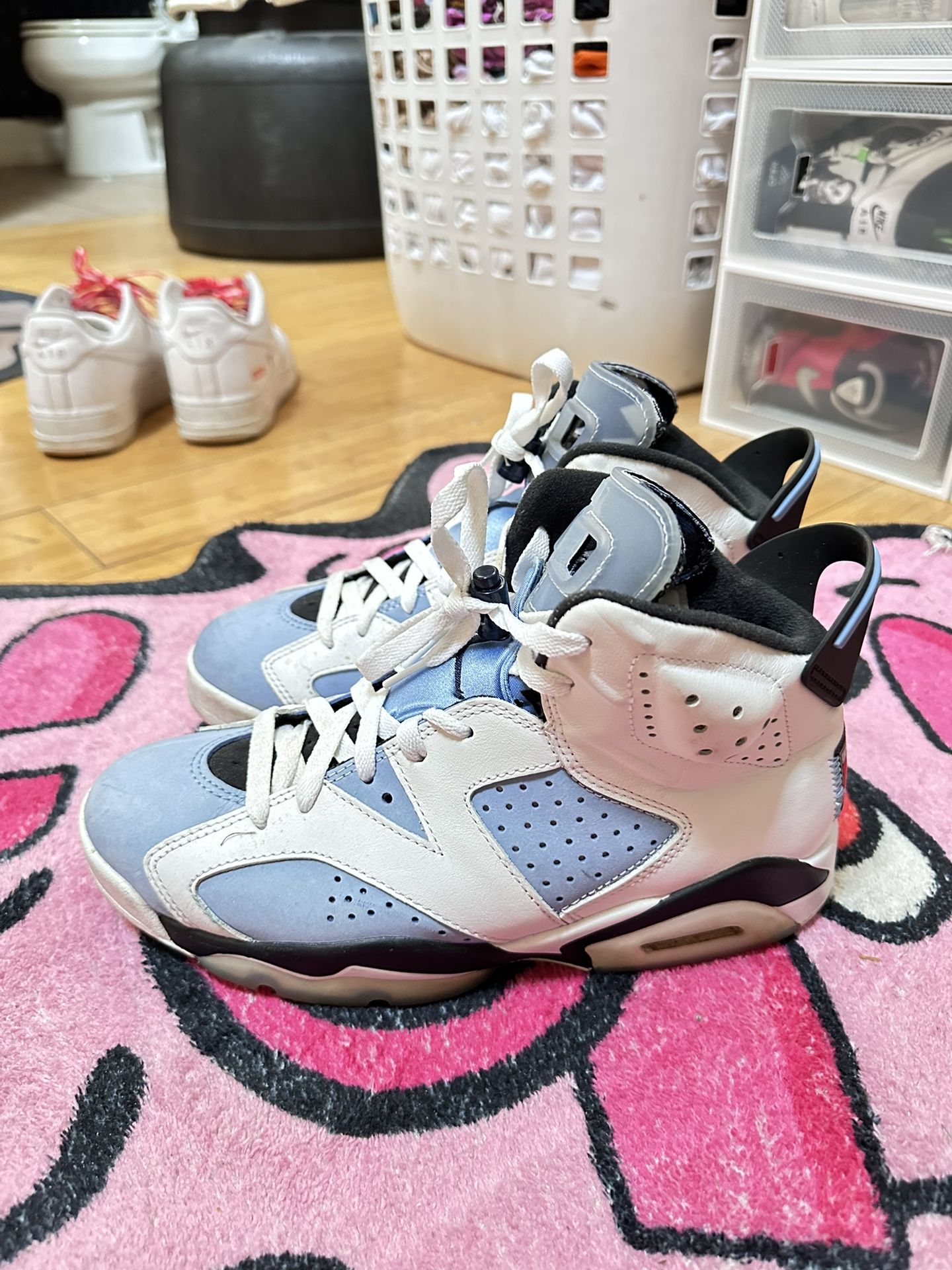 Air Jordan - UNC Retro 6 Size 7