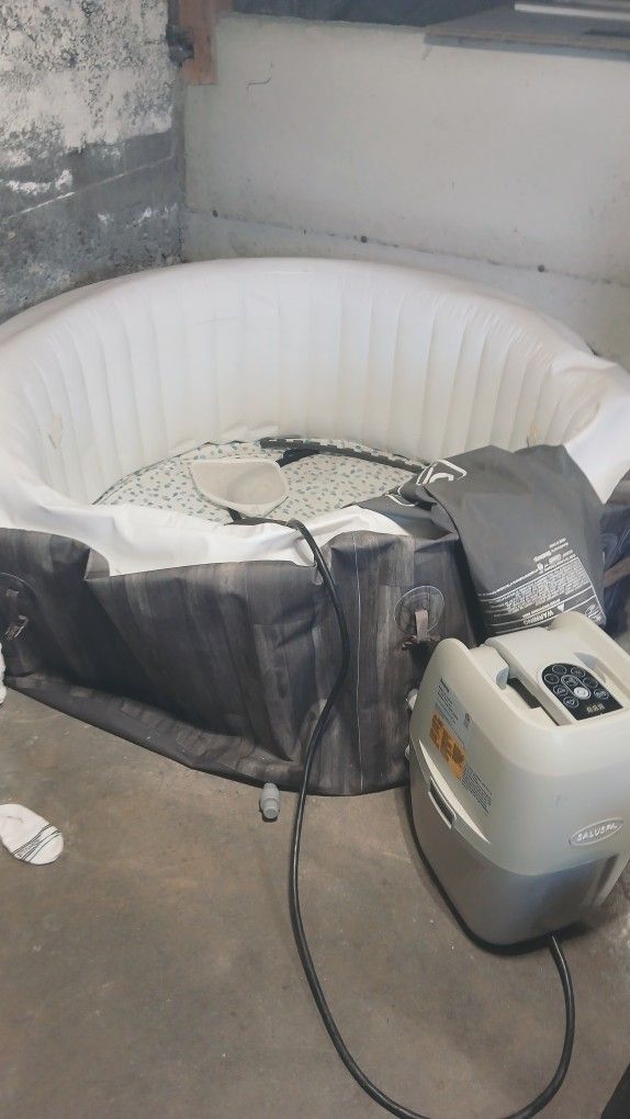 Saluspa Portable Hot Tub