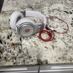 Discontinued/ Beats Pro By Dr. Dre 