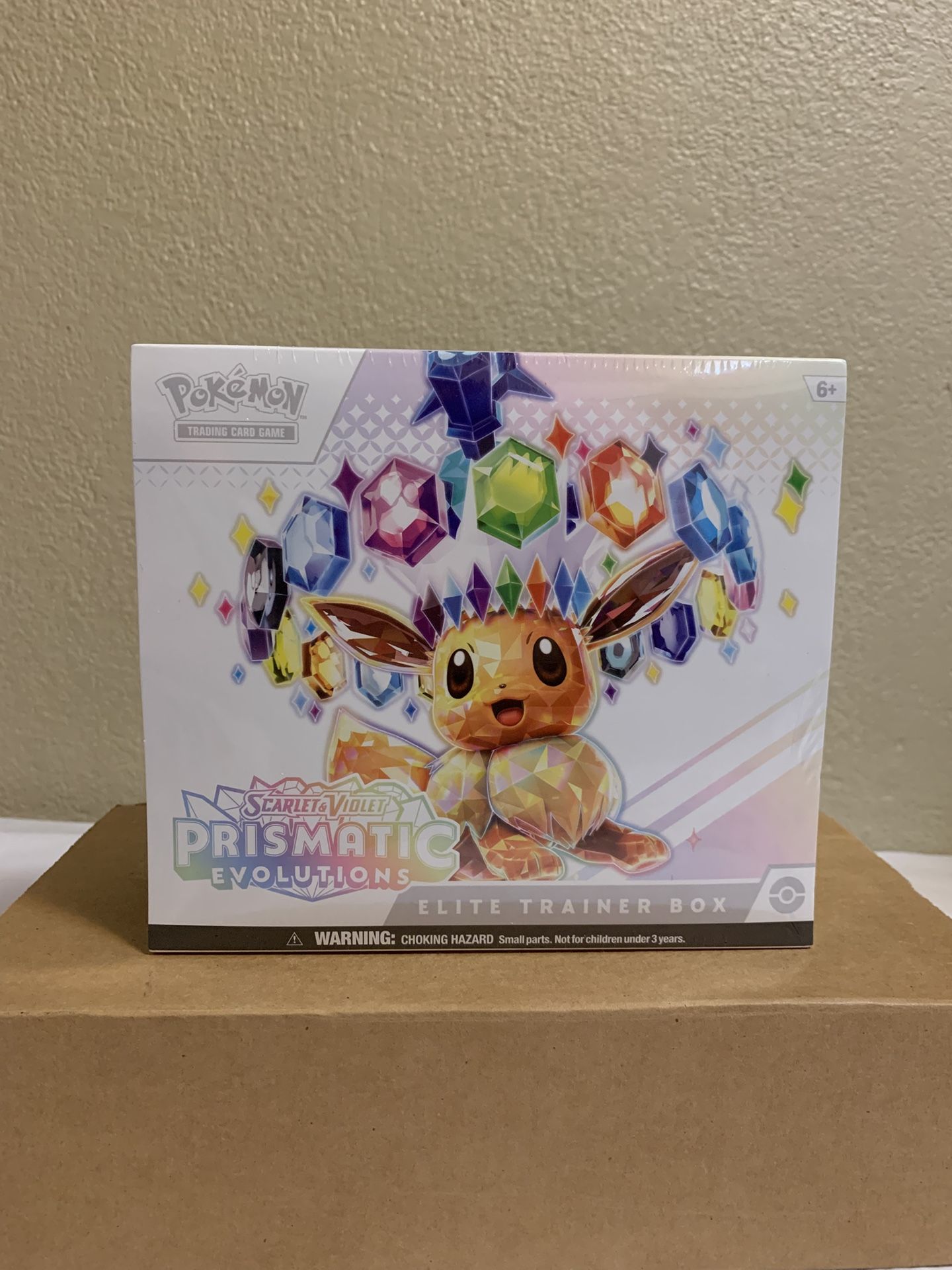 Pokémon Prismatic Evolutions Elite Trainer Box