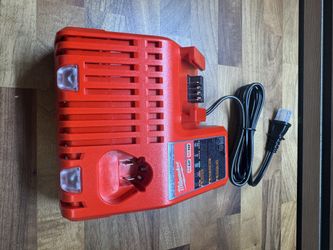 Milwaukee M12 and M18 12-Volt/18-Volt Lithium-lon Multi-Voltage Battery Charger