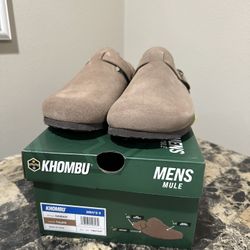 Brand New KHOMBU Men’s Mule (Size 9, Taupe)