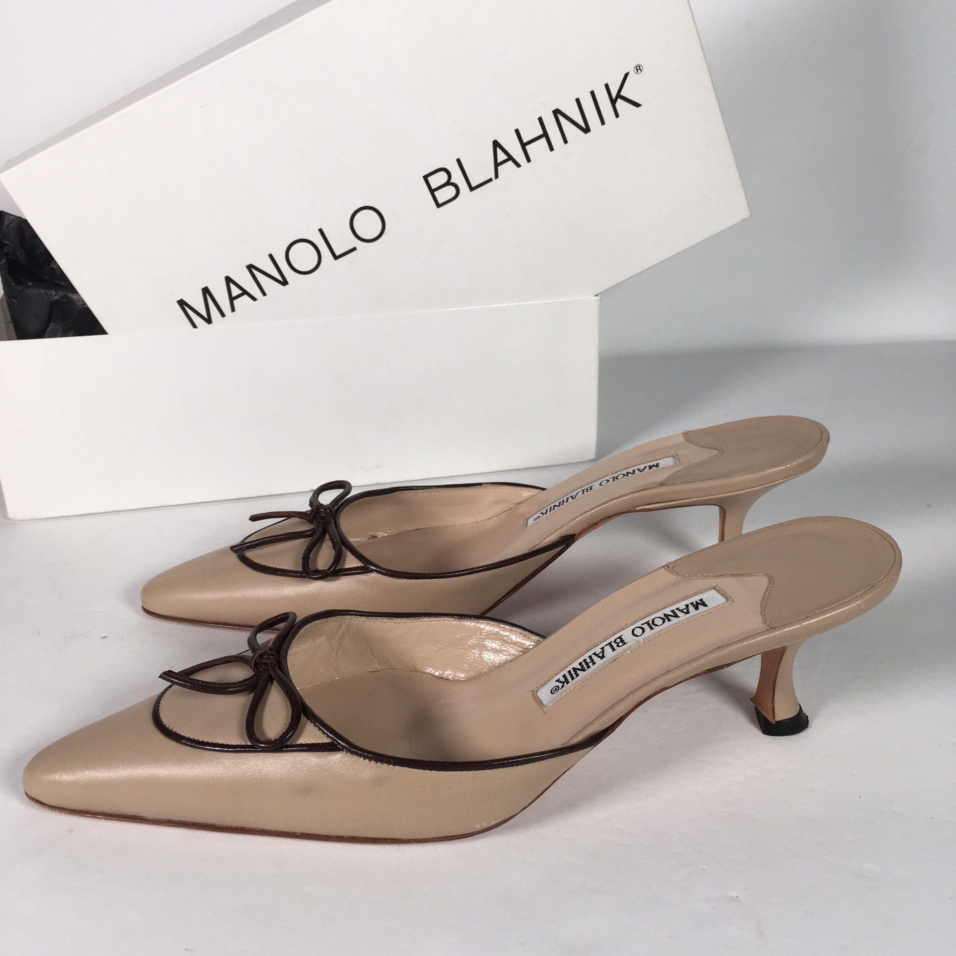 Manolo Blahnik Tan Pointed Leather Heels size 7.5