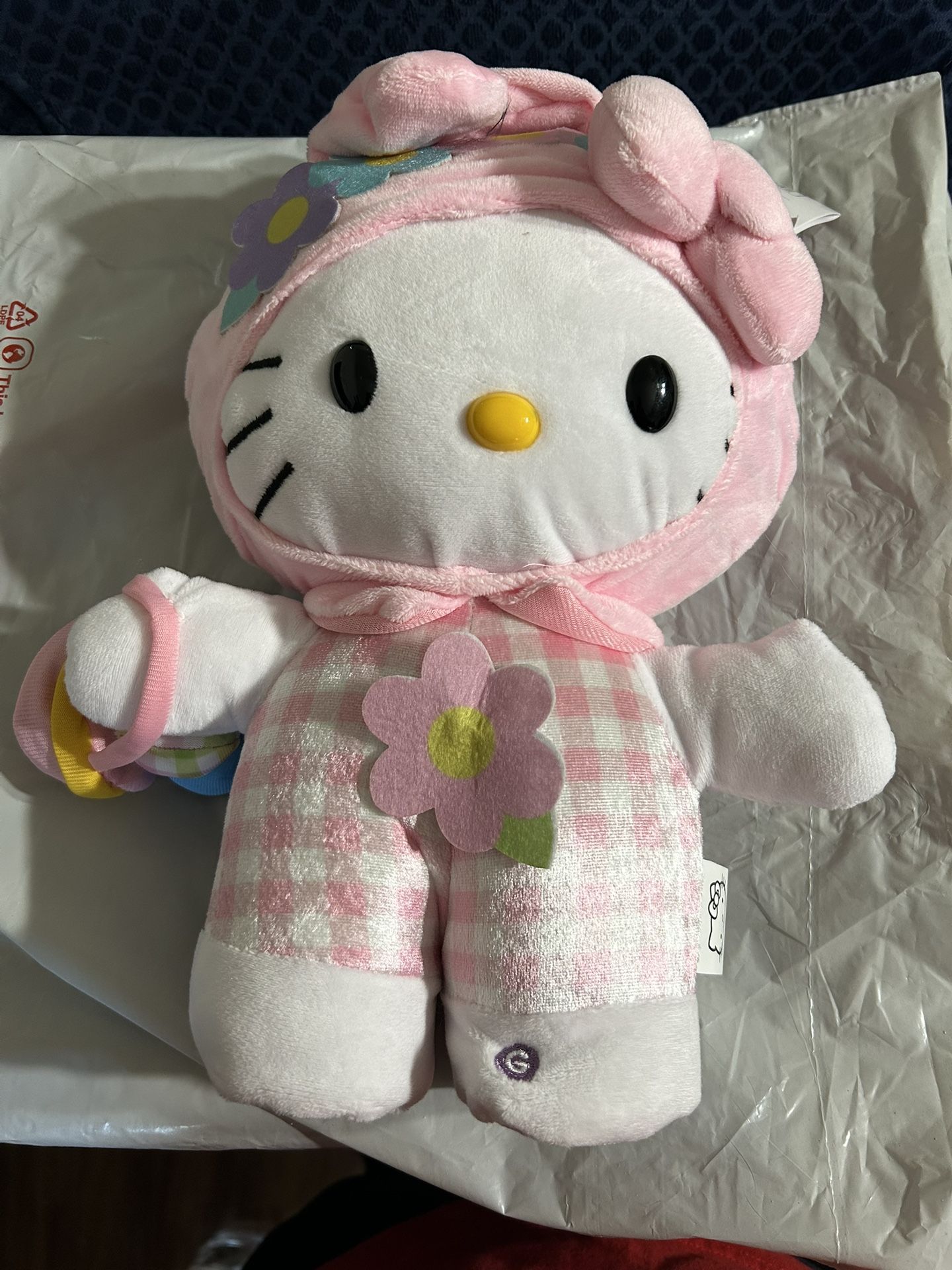 Hello Kitty Greeter Easter 2025