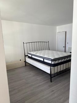 King size bed and box spring