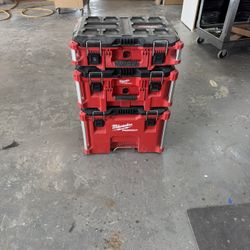 Milwaukee Pack-out Rolling Box
