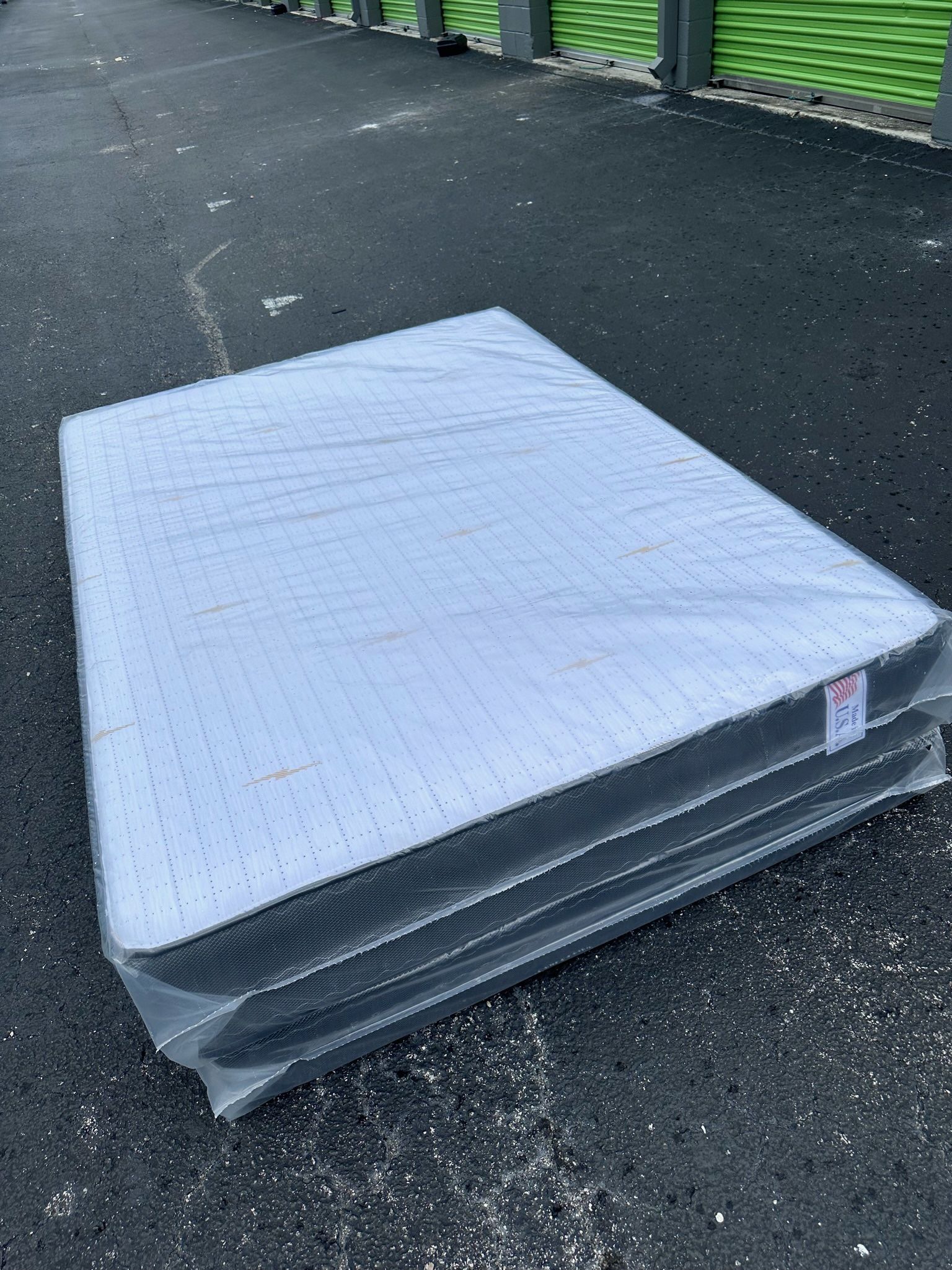 NEW FULL. SIZE SETMATTRESS AND BOX SPRIN.G 2pcs