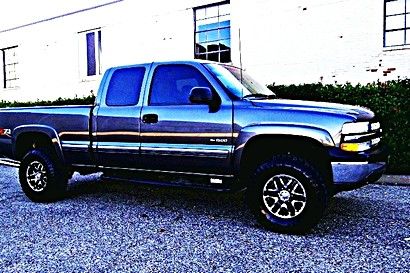 ֆ12OO 4WD Chevrolet Silverado 4WD