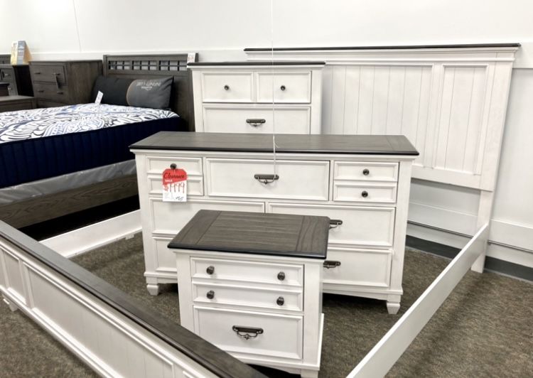 New King Bedroom Set — HOT BUY