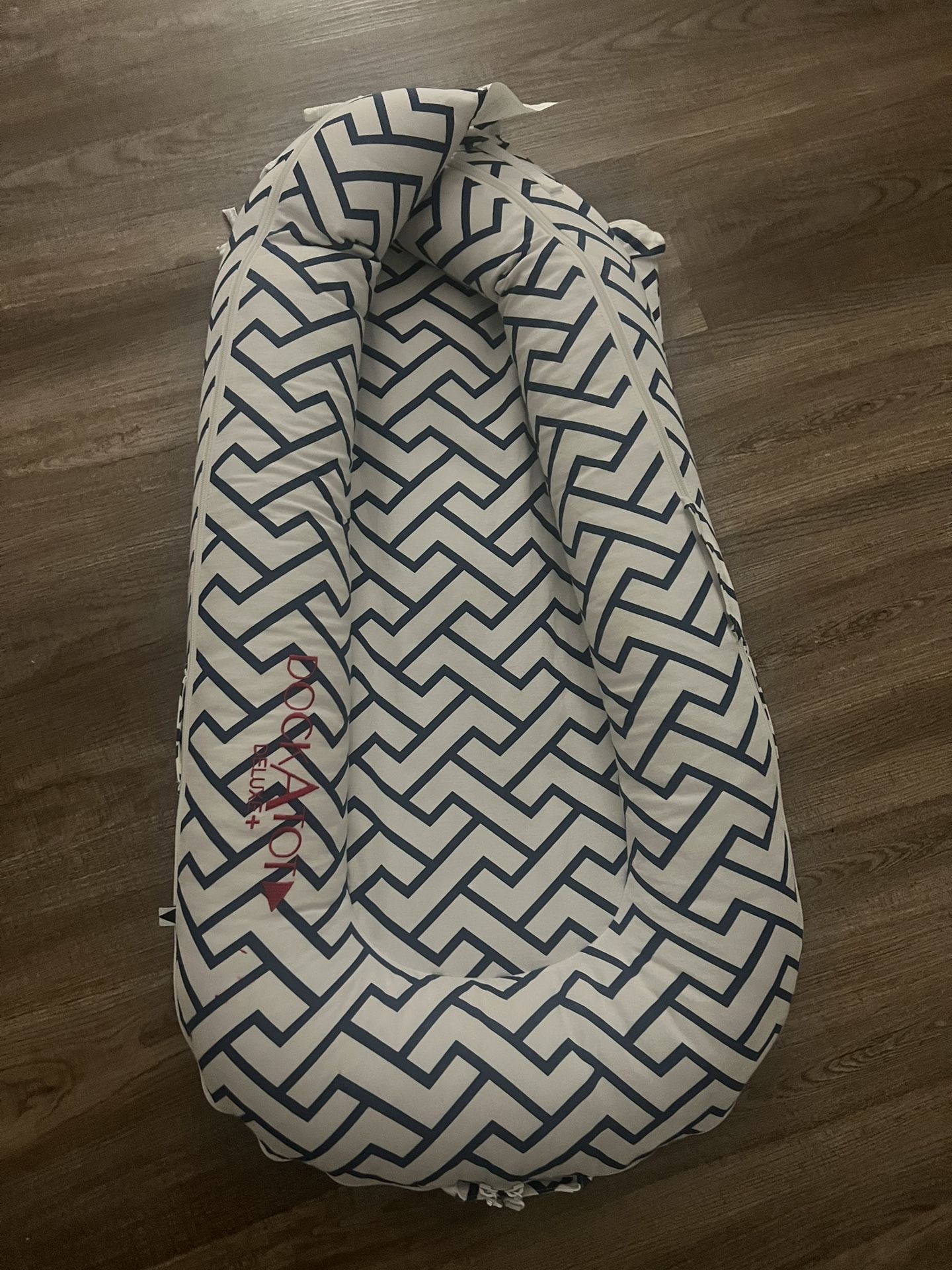 Dock a Tot Deluxe Barely Used