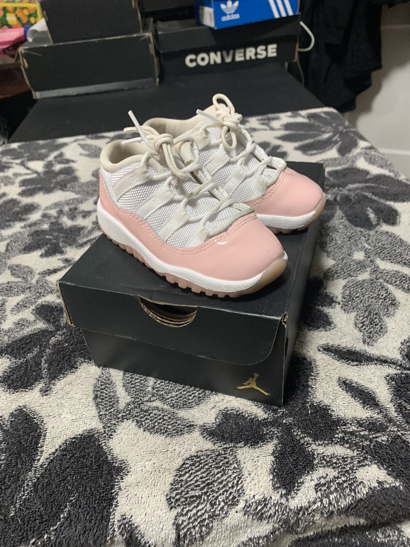 . Air Jordan 11 Retro Low Pink Snakeskin (Toddler)