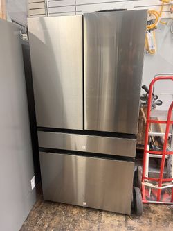 Samsung Bespoke 29 Cu. ft 4-Door French Door Refrigerator with Beverage Center RF29BB8600QLAA