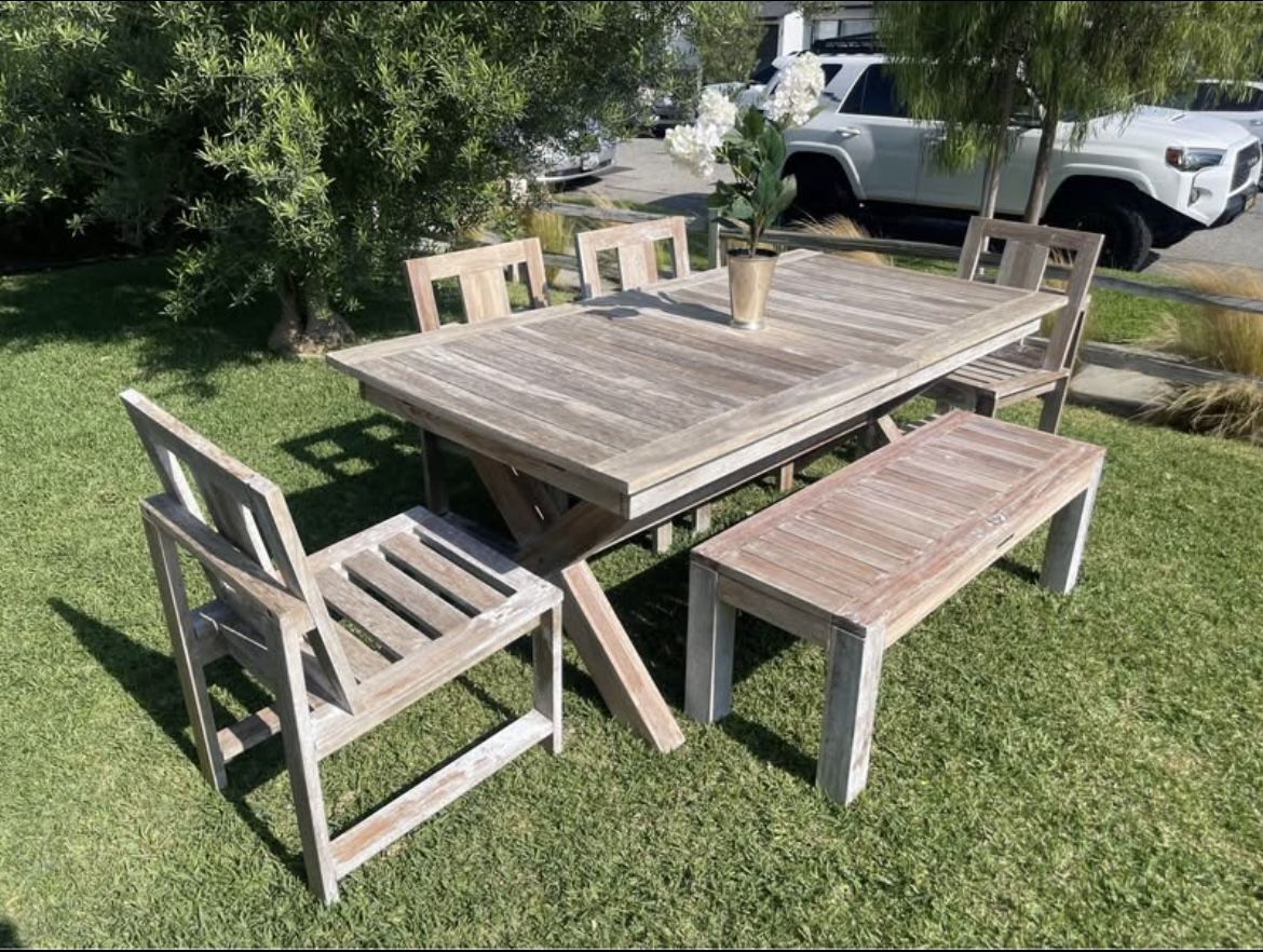 Pottery Barn Indio Outdoor Dining Set