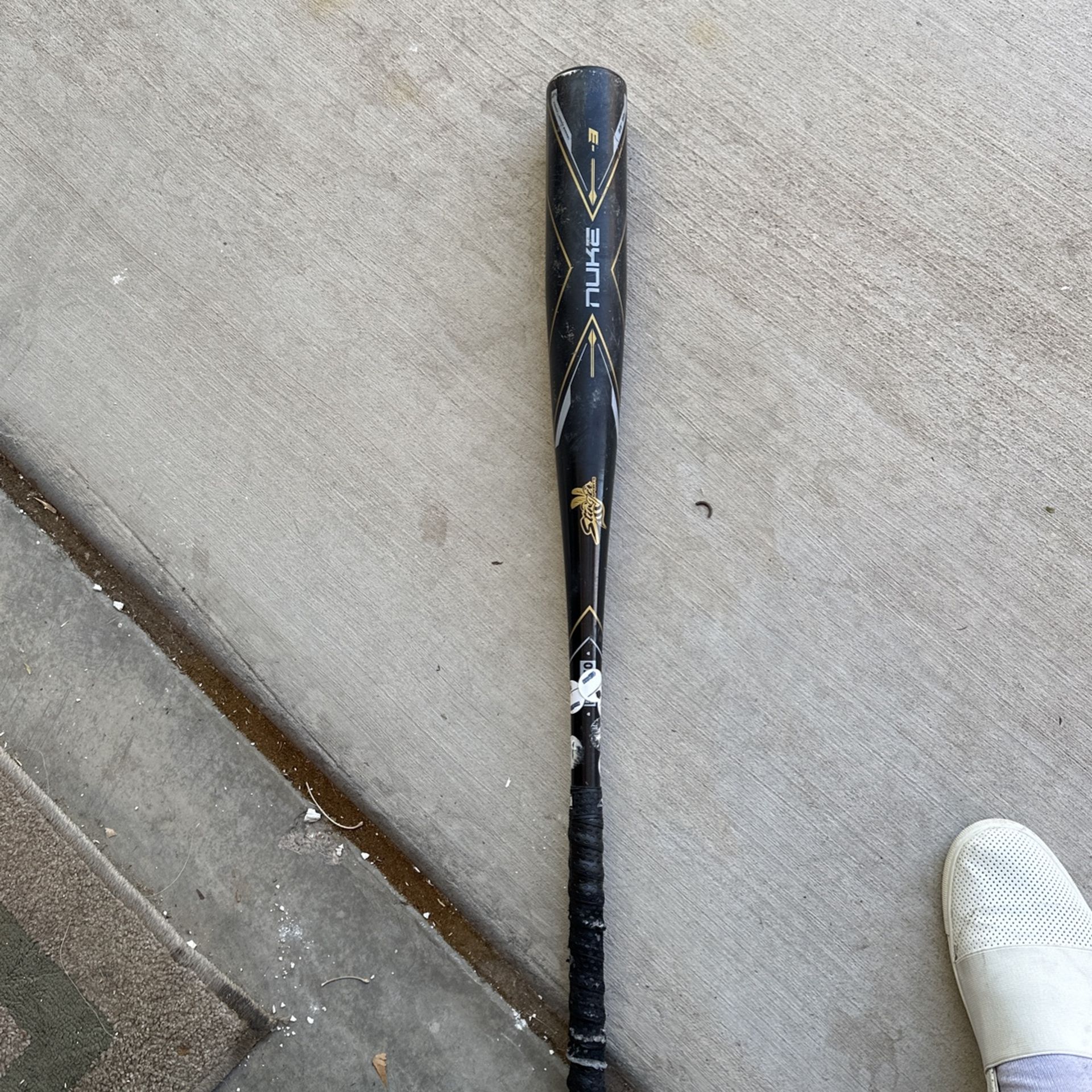 Easton Nuke stinger Bat 33” 30 oz