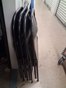 Foldable metal cushioned chairs