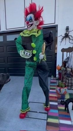 Animated Halloween Clown Decoration Life-Size
