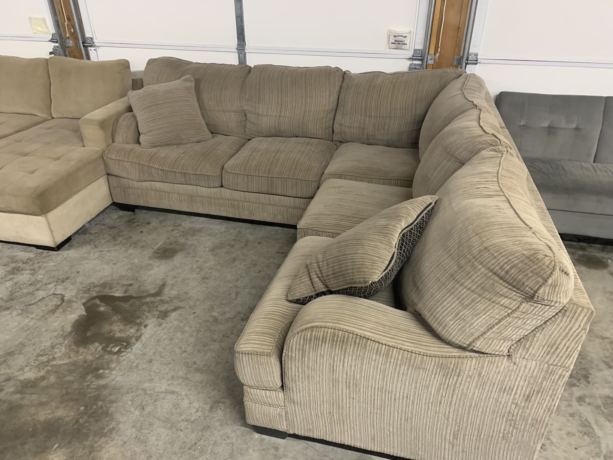 Corner Sectional Couch “WE DELIVER”