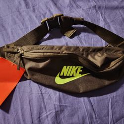 Brand New Nike Heritage Men Lifestyle Bag Jungle/High Voltage