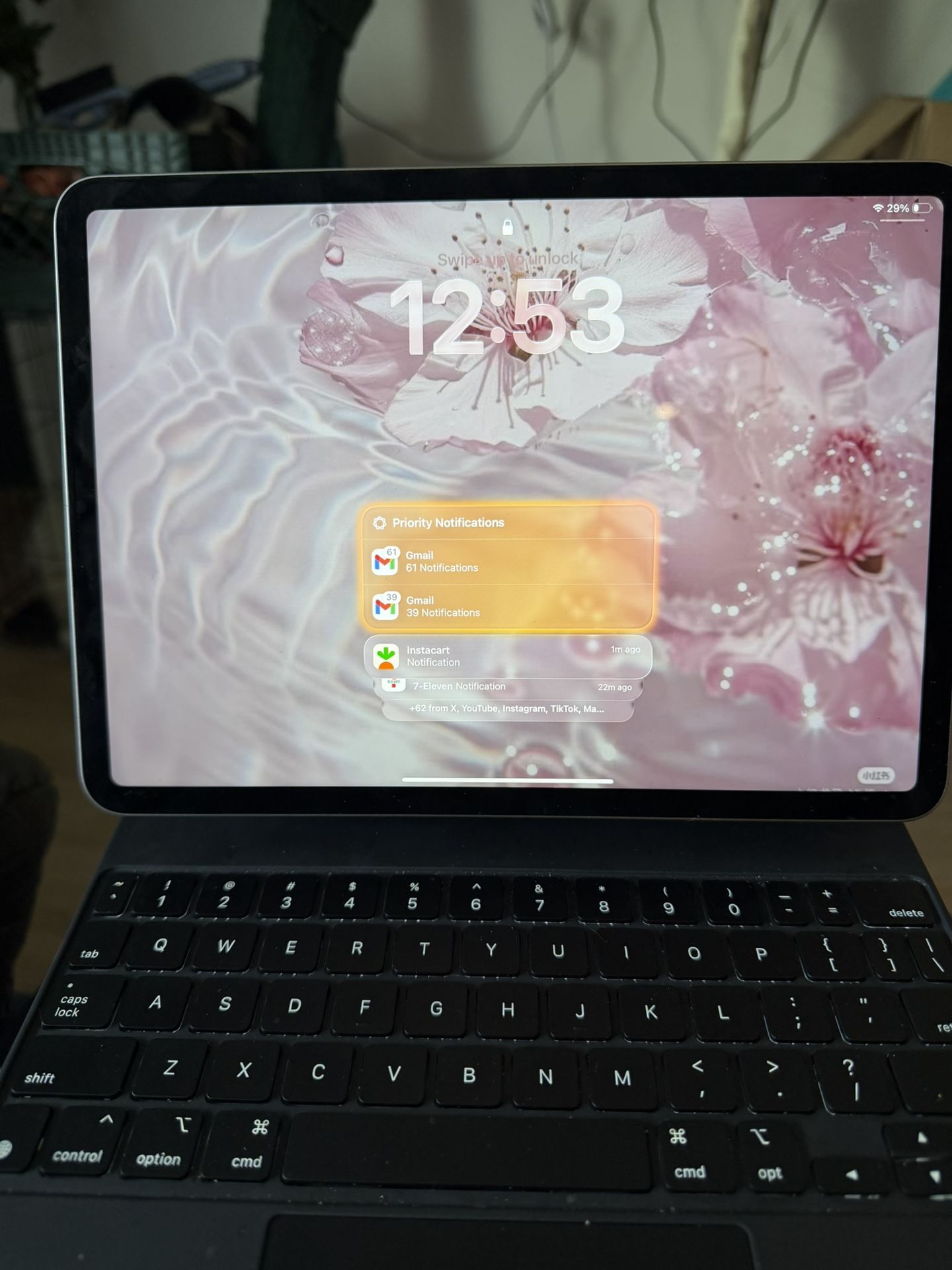 IPAD PRO 11 GEN WITH MAGIC KEYBOARD