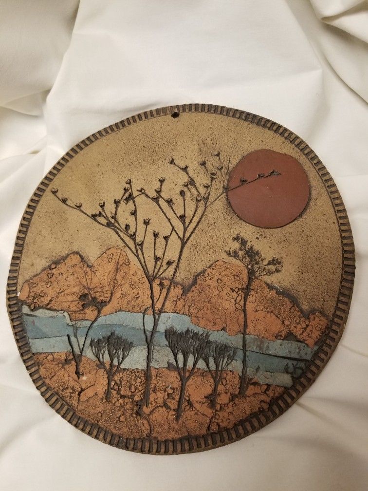 Round Stone Scenery Plaque