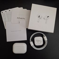 Apple AirPods Pro 1st Gen Like NEW. Case included