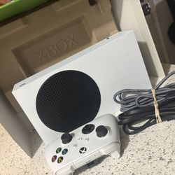 Xbox One Series S  w/control and box