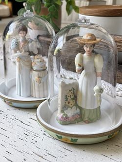 2 PORCELAIN FIGURINE