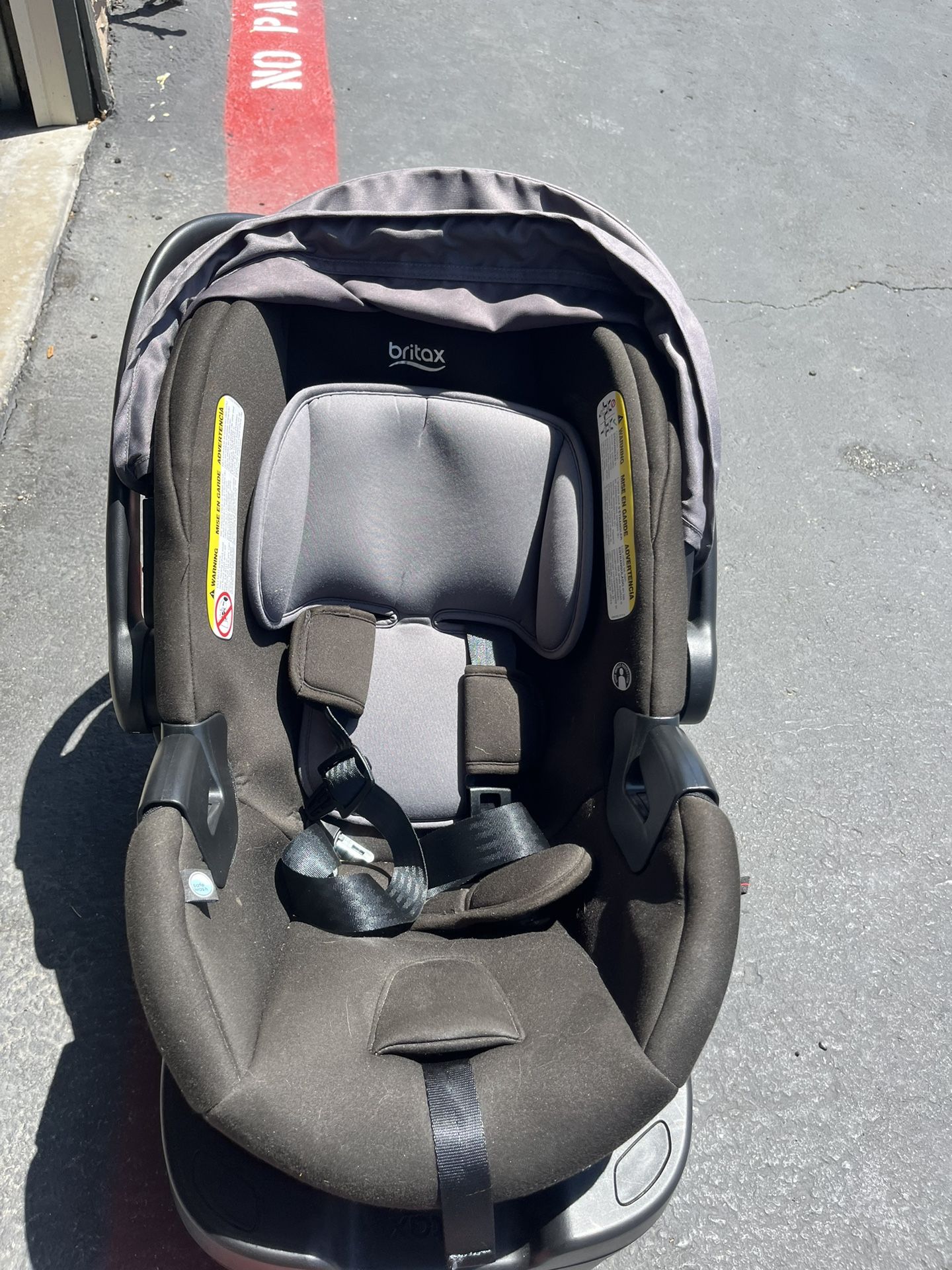 Britax B-Safe Gen2 infant car seat and 2x Car Seat Base