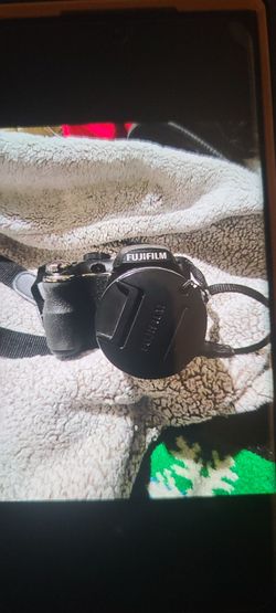 FUJI FINE PIX S4000A 14 MEGA PIXELS CAMERA