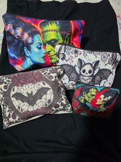 Cosmetic bags/coin purse.