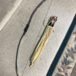 Longbow and a quiver of Arrows 