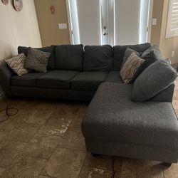 Sectional Couch With Pull Out Queen Bed￼