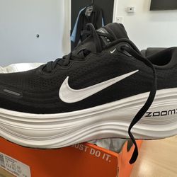 Nike Men’s Vomero Plus Running Shoes Size 11