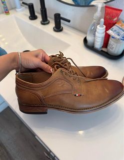 New Tommy shoes men size 7